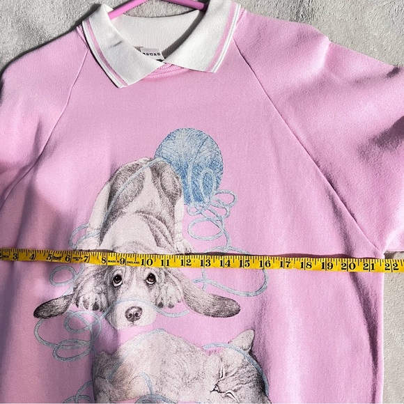 Vintage Fruit of the loom sweatshirt collared pink with dog and cat : Box R: - Picture 10 of 10